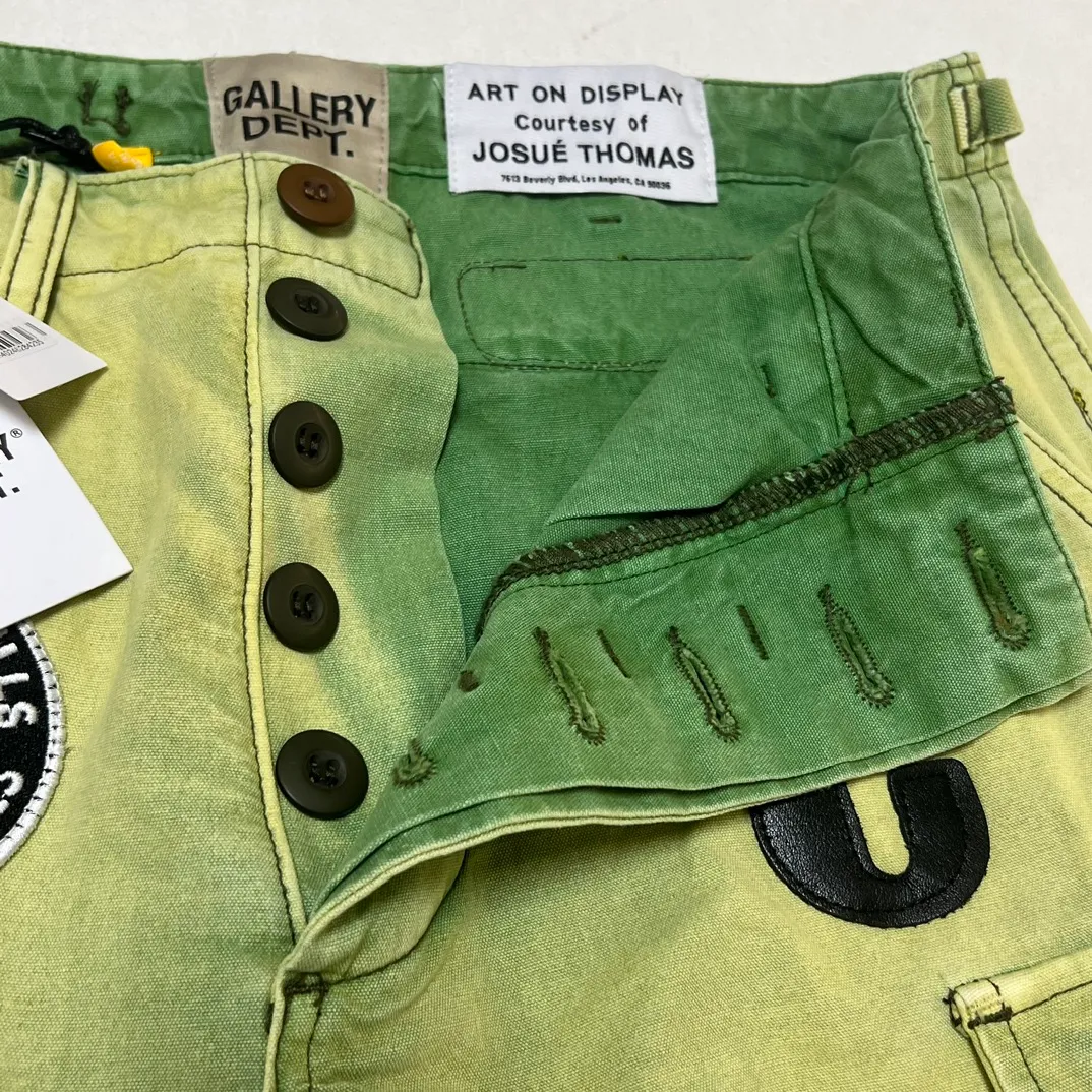 GALLERY DEPT. KENZIE FATIGUE CARGO SHORTS Patch embroidered shorts, distressed ink-splashed overalls, olive green size 30/32/34/36, heavy wash garment dyeing, jetted horse fade, washed and distressed products, each piece is slightly different, each piece is a work of art, Shimada machine embroidery, hand-splashed ink graffiti
